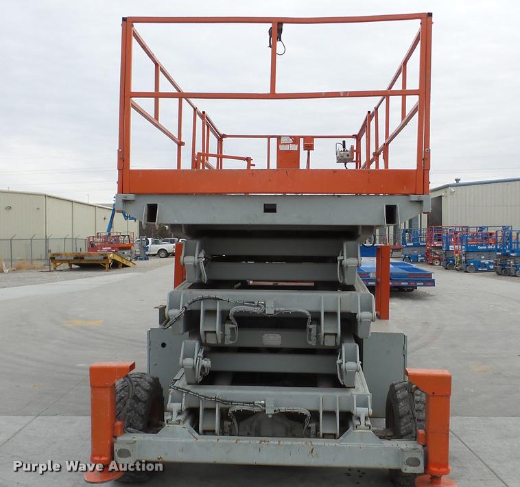image for item DG9137 2000 Skyjack SJ9250 scissor lift