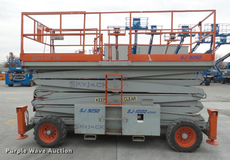 image for item DG9137 2000 Skyjack SJ9250 scissor lift