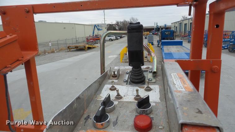 image for item DG9137 2000 Skyjack SJ9250 scissor lift