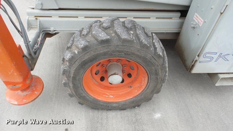 image for item DG9137 2000 Skyjack SJ9250 scissor lift