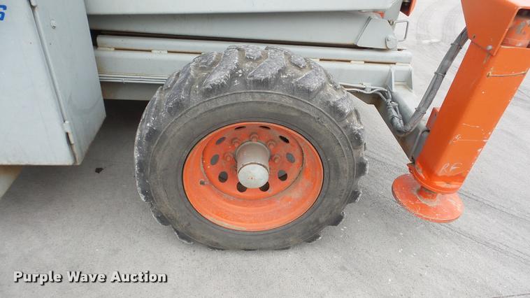 image for item DG9137 2000 Skyjack SJ9250 scissor lift