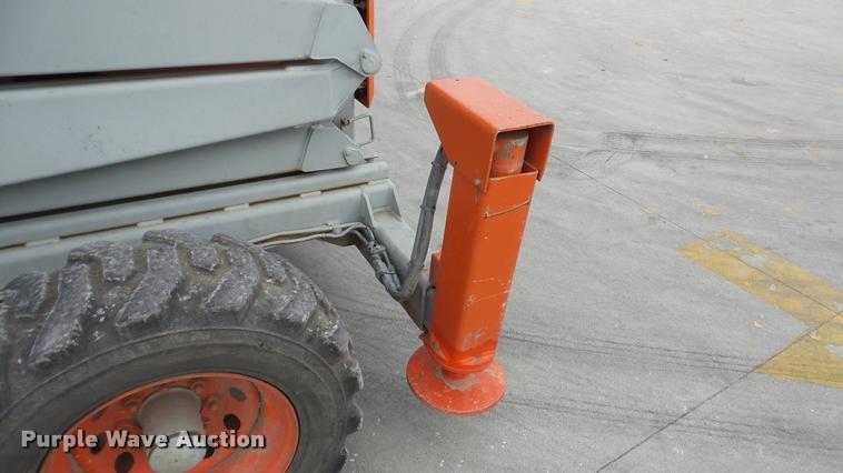 image for item DG9137 2000 Skyjack SJ9250 scissor lift