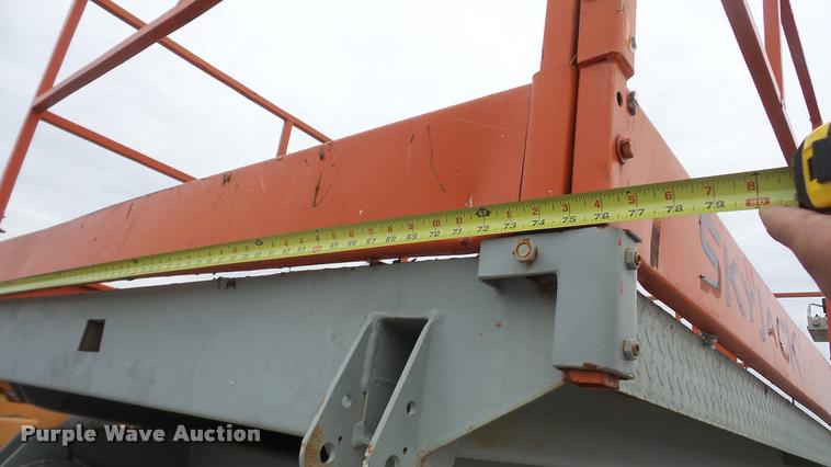 image for item DG9137 2000 Skyjack SJ9250 scissor lift