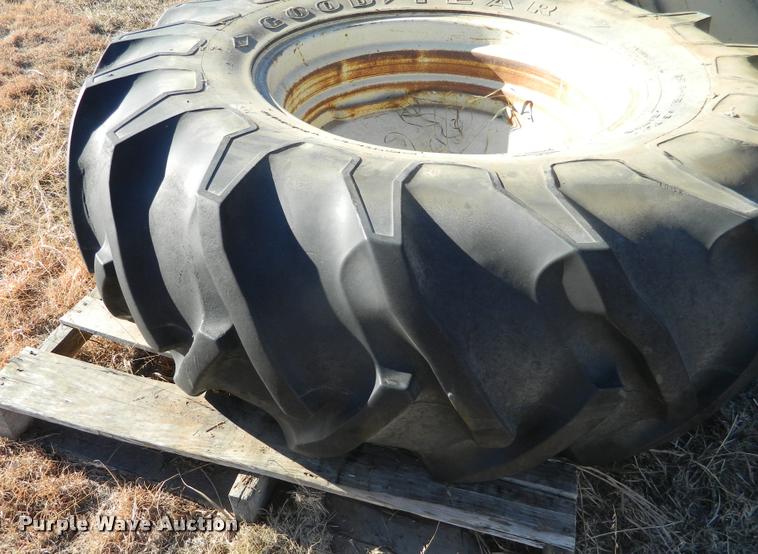 image for item J5014 (2) tires and wheels