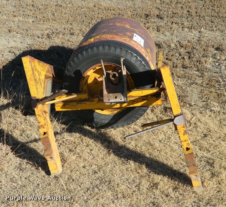 image for item J5018 Concrete mixer