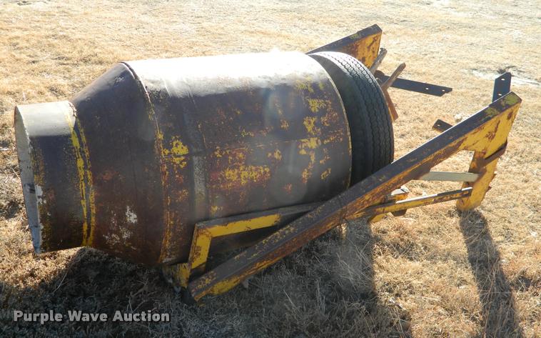 image for item J5018 Concrete mixer