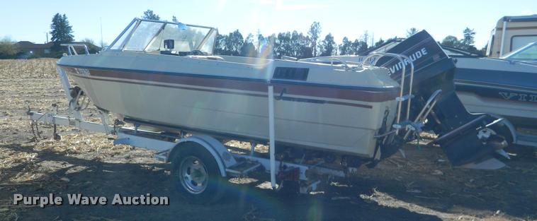 image for item J5050 1977 Larson fiberglass V-bottom boat