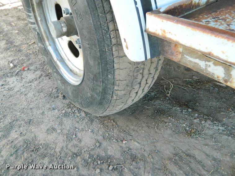 image for item J5050 1977 Larson fiberglass V-bottom boat