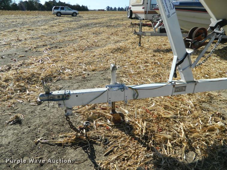 image for item J5050 1977 Larson fiberglass V-bottom boat