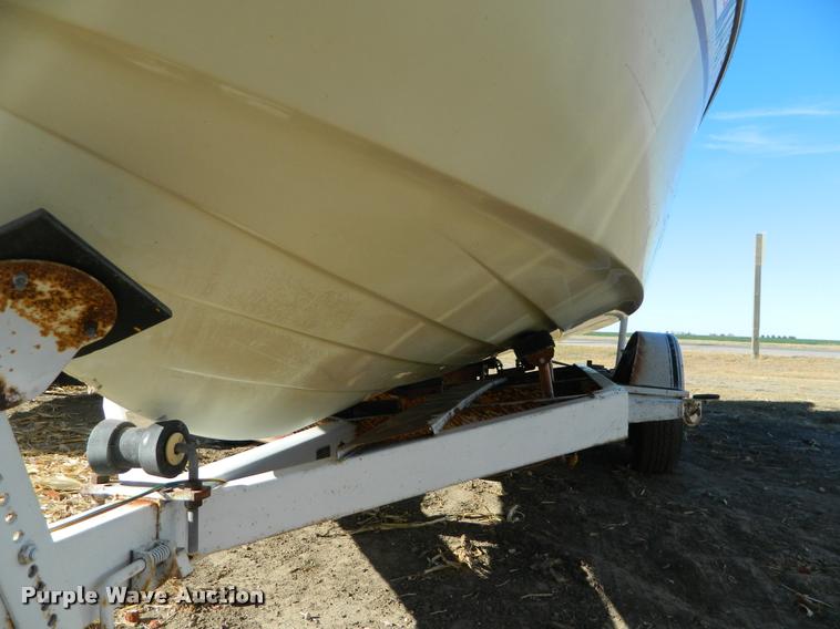 image for item J5050 1977 Larson fiberglass V-bottom boat