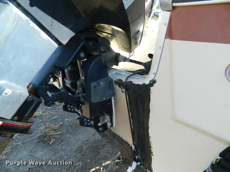 image for item J5050 1977 Larson fiberglass V-bottom boat