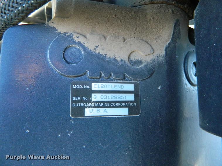 image for item J5050 1977 Larson fiberglass V-bottom boat