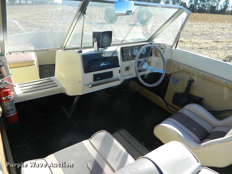 image for item J5050 1977 Larson fiberglass V-bottom boat