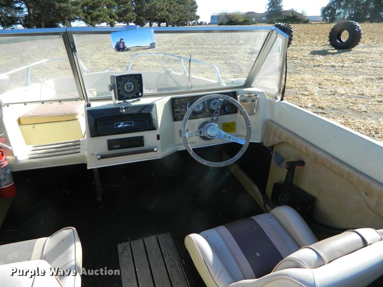 image for item J5050 1977 Larson fiberglass V-bottom boat