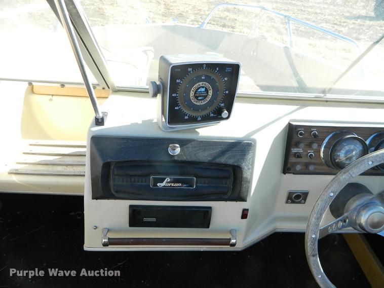 image for item J5050 1977 Larson fiberglass V-bottom boat