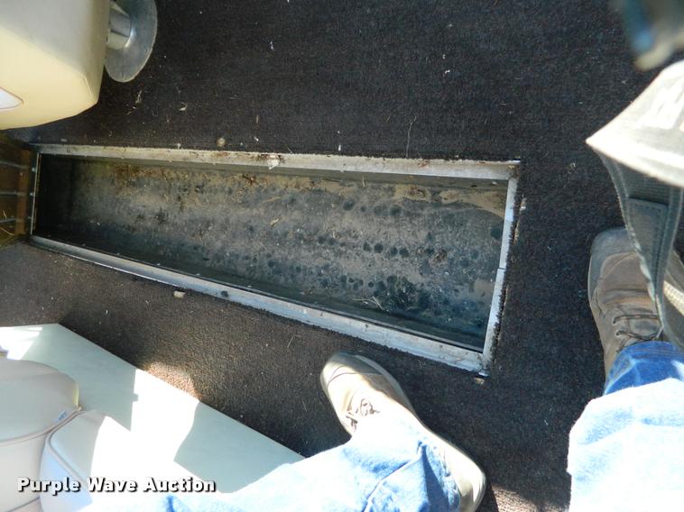 image for item J5050 1977 Larson fiberglass V-bottom boat