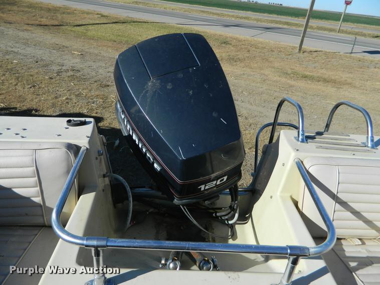 image for item J5050 1977 Larson fiberglass V-bottom boat