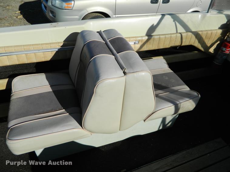 image for item J5050 1977 Larson fiberglass V-bottom boat