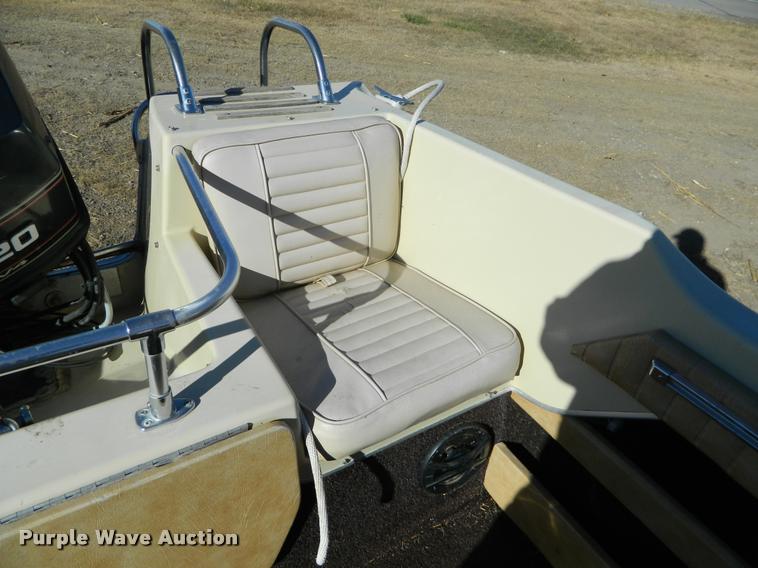 image for item J5050 1977 Larson fiberglass V-bottom boat