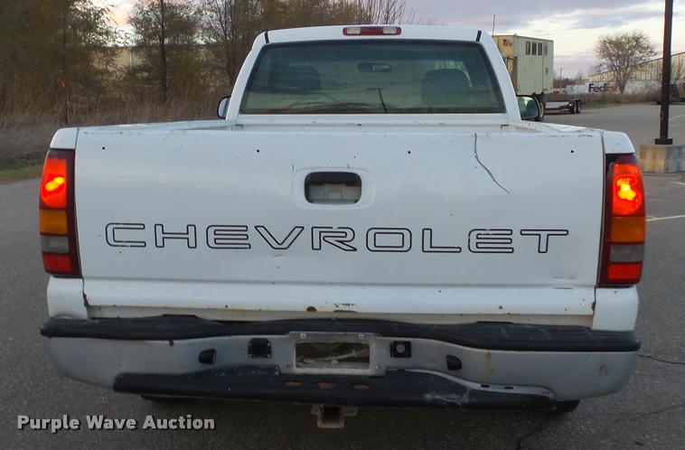 image for item J5714 2002 Chevrolet Silverado 1500 pickup truck