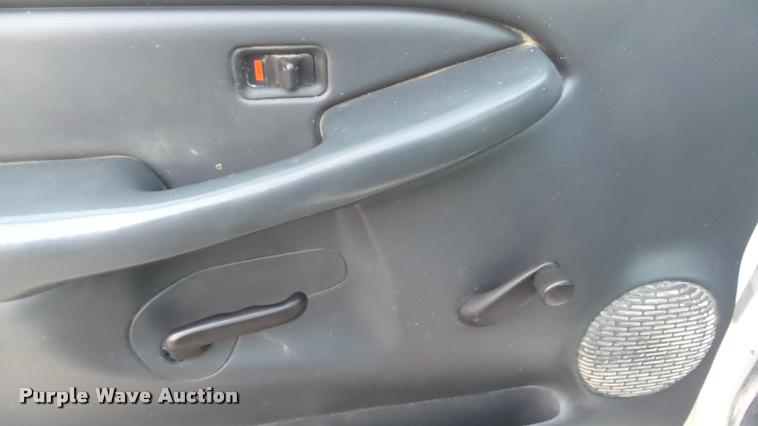 image for item J5714 2002 Chevrolet Silverado 1500 pickup truck