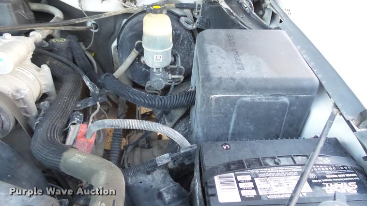 image for item J5714 2002 Chevrolet Silverado 1500 pickup truck