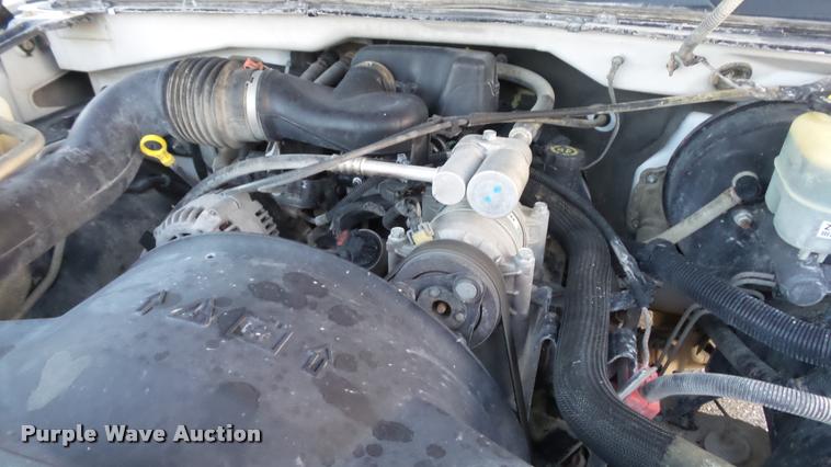 image for item J5714 2002 Chevrolet Silverado 1500 pickup truck