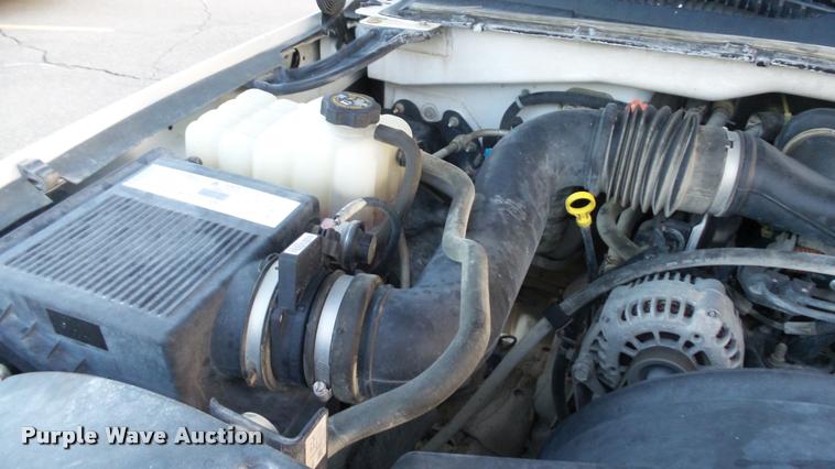 image for item J5714 2002 Chevrolet Silverado 1500 pickup truck