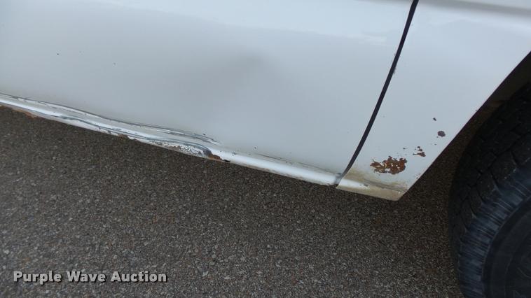 image for item J5714 2002 Chevrolet Silverado 1500 pickup truck