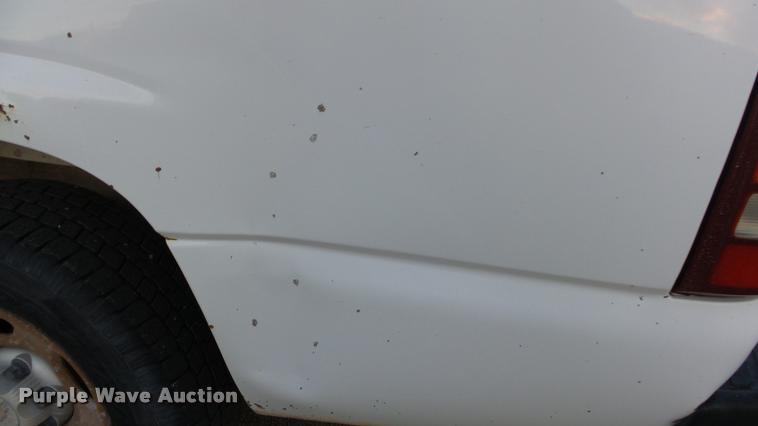 image for item J5714 2002 Chevrolet Silverado 1500 pickup truck