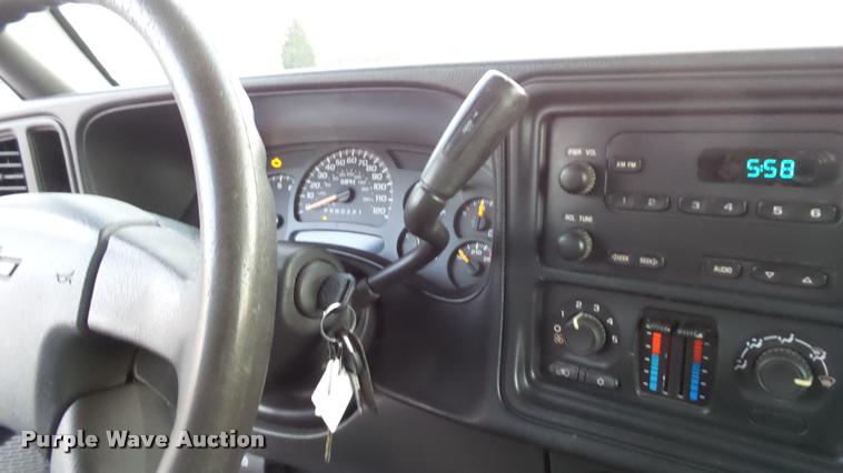 image for item J5715 2007 Chevrolet Silverado Classic 1500 pickup truck