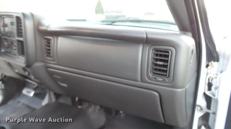 image for item J5715 2007 Chevrolet Silverado Classic 1500 pickup truck