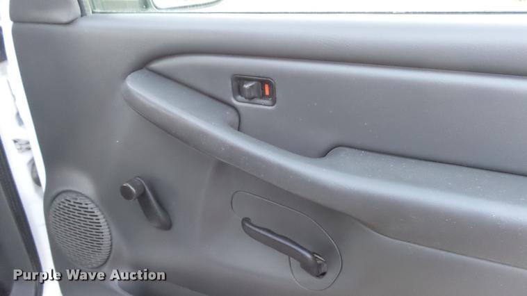 image for item J5715 2007 Chevrolet Silverado Classic 1500 pickup truck