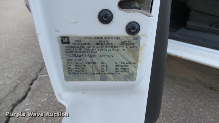 image for item J5715 2007 Chevrolet Silverado Classic 1500 pickup truck