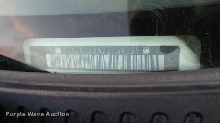 image for item J5715 2007 Chevrolet Silverado Classic 1500 pickup truck