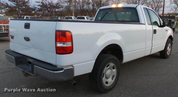 image for item J5718 2005 Ford F150 XL pickup truck