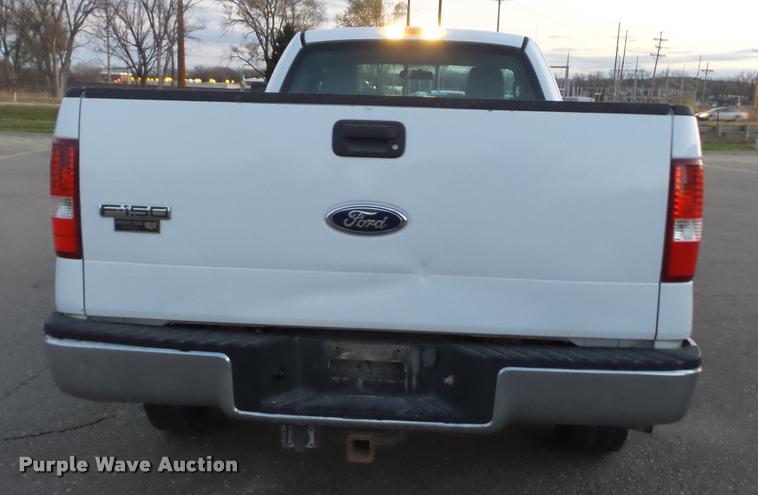 image for item J5718 2005 Ford F150 XL pickup truck