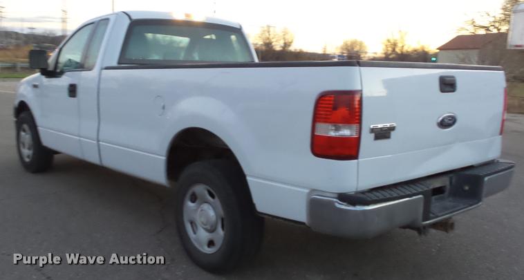 image for item J5718 2005 Ford F150 XL pickup truck