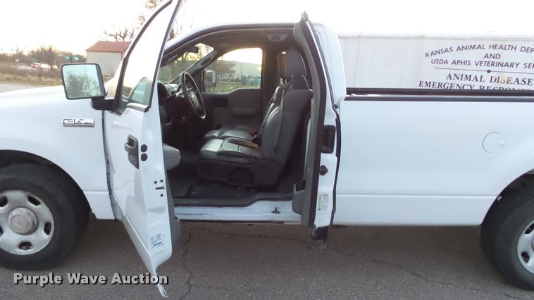 image for item J5718 2005 Ford F150 XL pickup truck