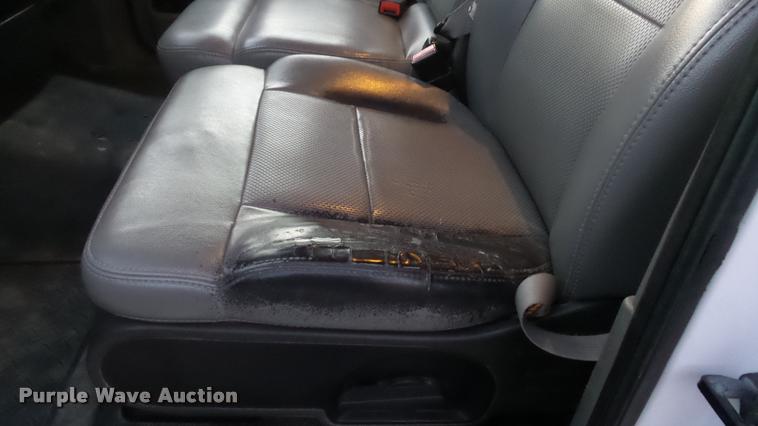 image for item J5718 2005 Ford F150 XL pickup truck