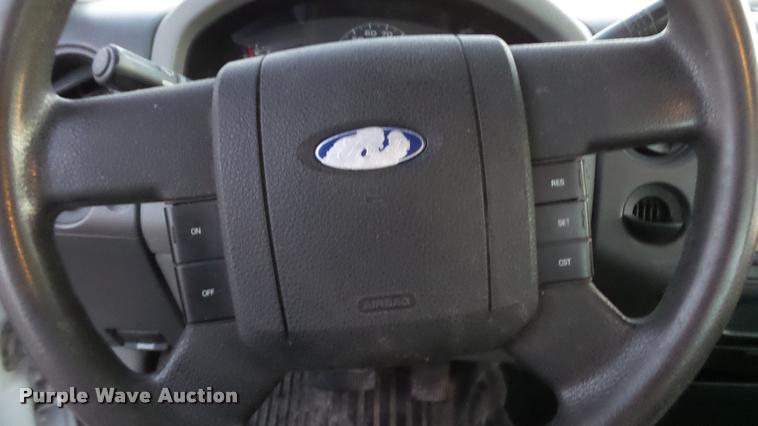 image for item J5718 2005 Ford F150 XL pickup truck