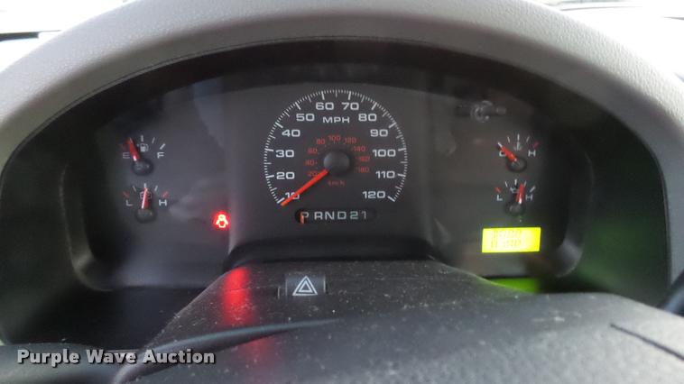 image for item J5718 2005 Ford F150 XL pickup truck