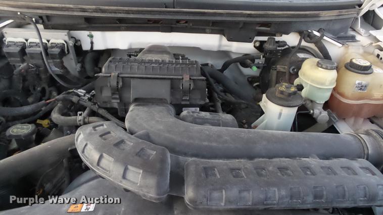 image for item J5718 2005 Ford F150 XL pickup truck