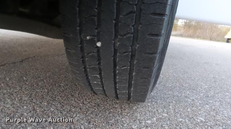 image for item J5718 2005 Ford F150 XL pickup truck