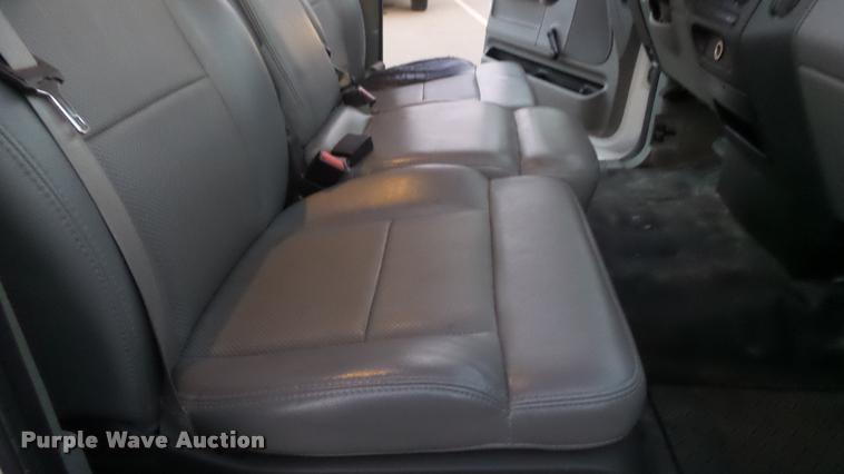 image for item J5718 2005 Ford F150 XL pickup truck