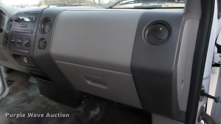 image for item J5718 2005 Ford F150 XL pickup truck