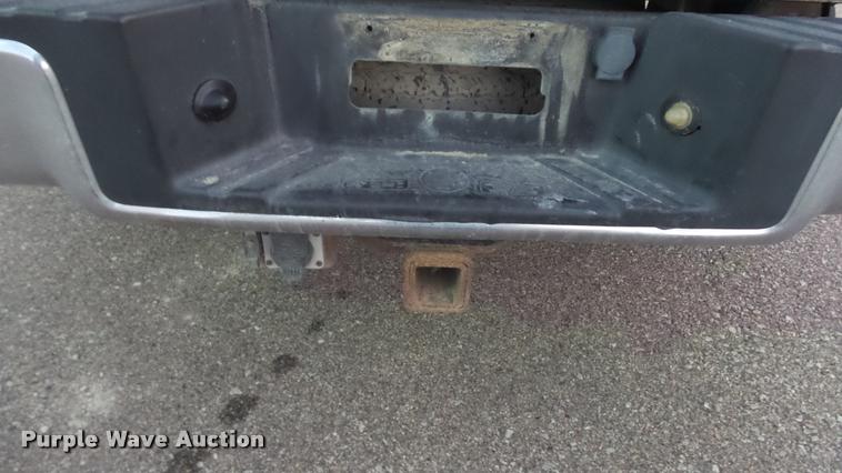 image for item J5718 2005 Ford F150 XL pickup truck