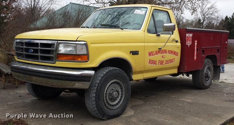 image for item J5732 1993 Ford F250 XLT utility truck