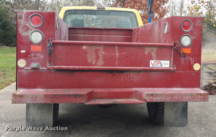 image for item J5732 1993 Ford F250 XLT utility truck