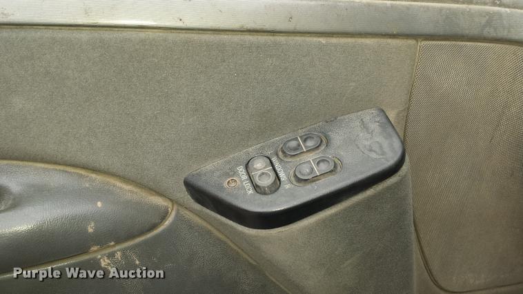 image for item J5732 1993 Ford F250 XLT utility truck